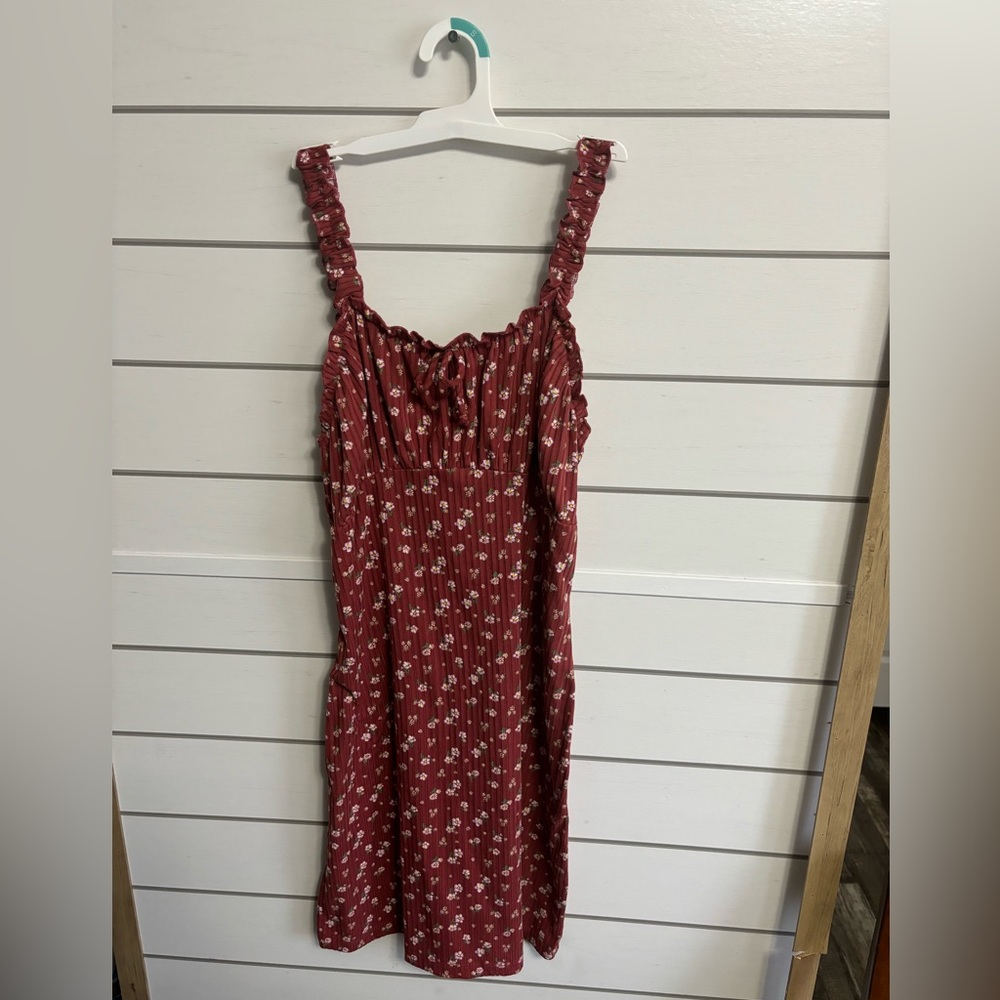 Stretchy dress with a slight ruffle top. Size extra large
